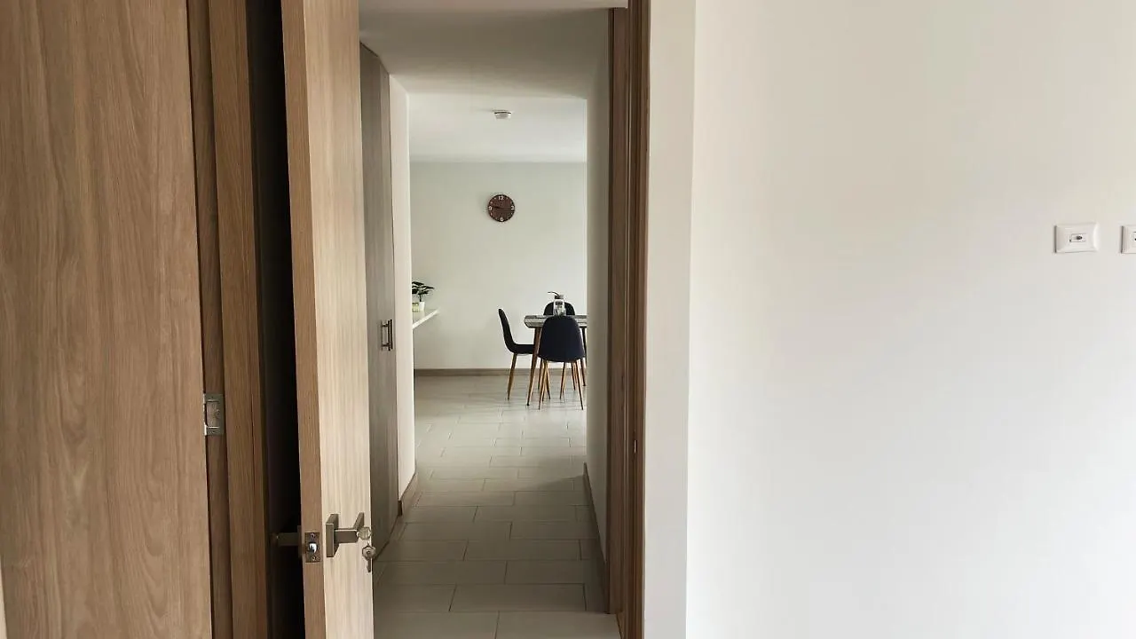 Moderno Y Amplio Apartamento En Laureles 8 Medellin